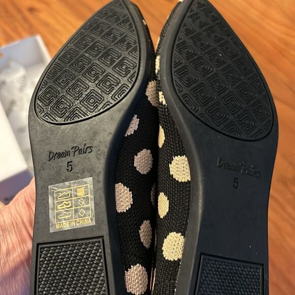 Dream Pairs Size 5 black & cream polkadot pointed toe flats.  New - Picture 3 of 6